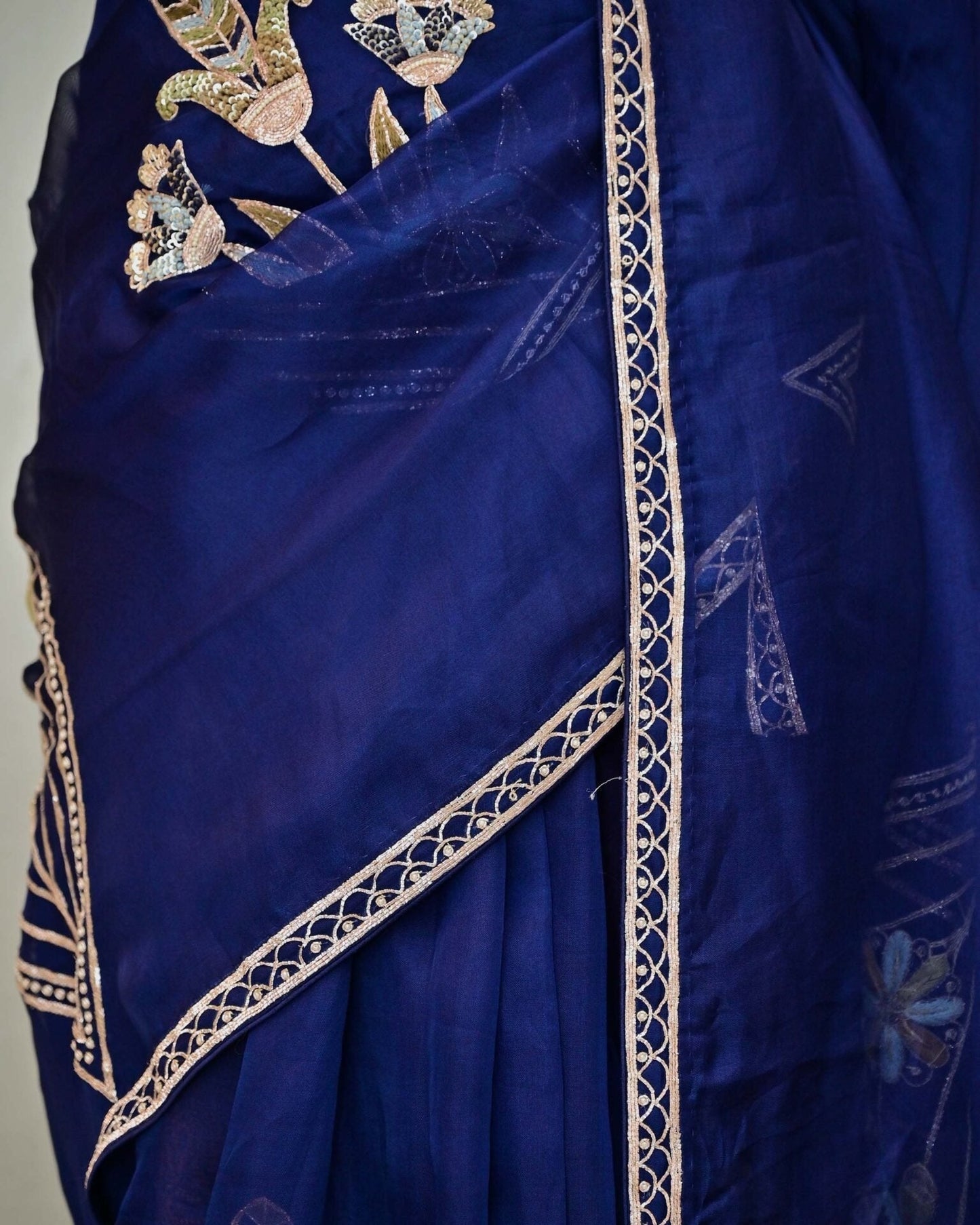 Ink Blue Organza Saree with Big Boota and V-Flower Design image 3