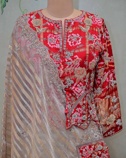 Tissue Stripe Saree with Red Bandhani Blouse image 3