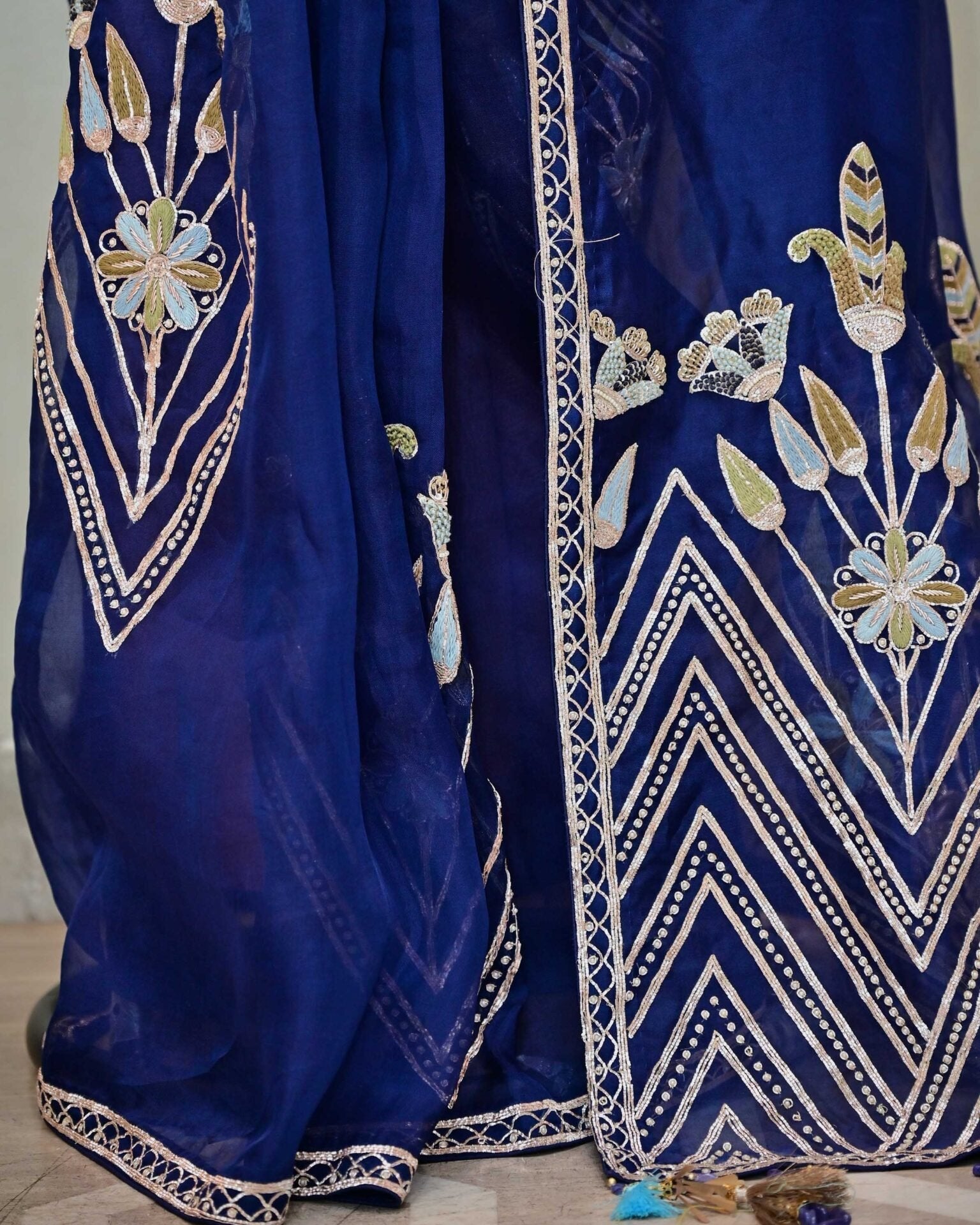 Ink Blue Organza Saree with Big Boota and V-Flower Design image 4