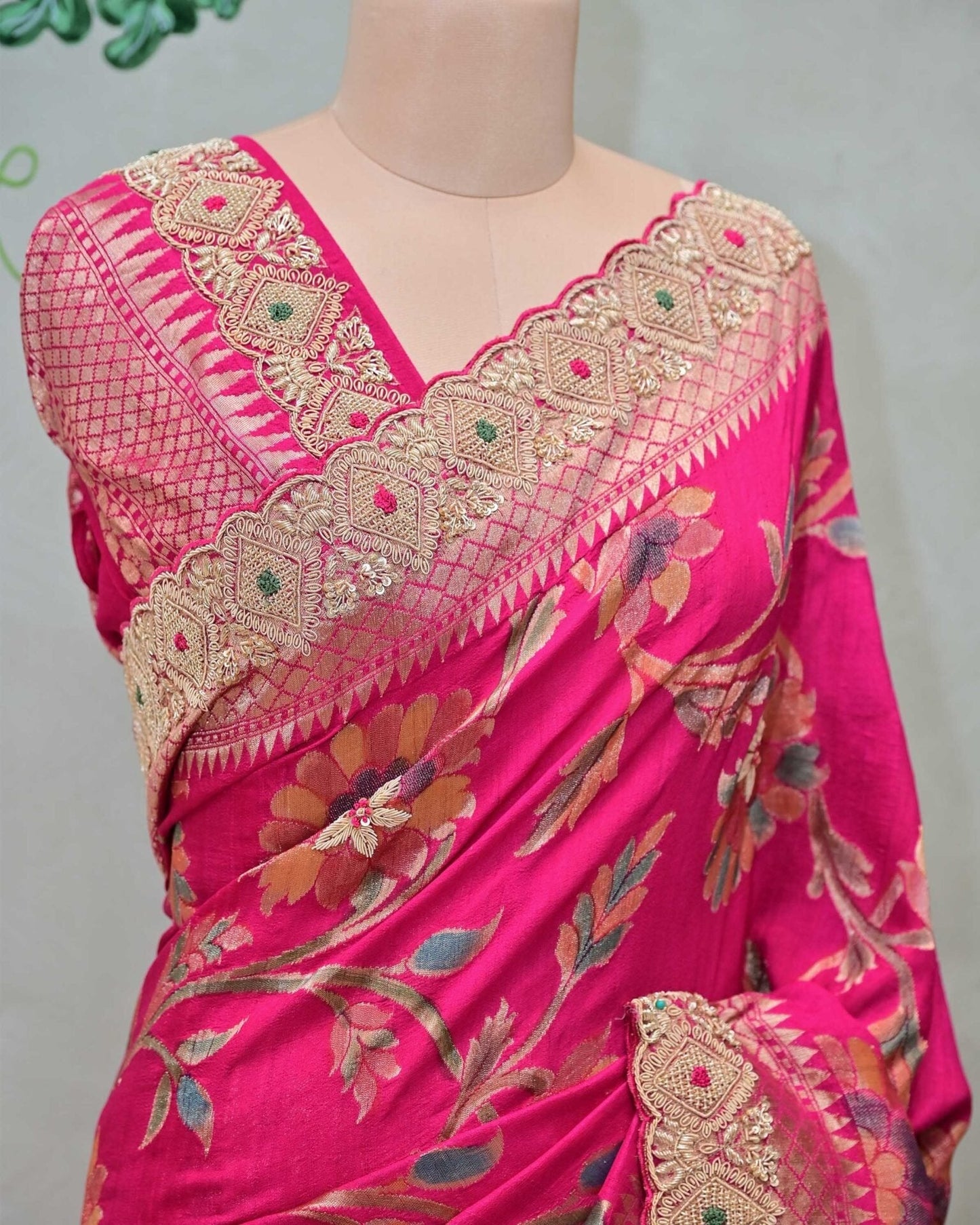 Rani Munga Tassar Saree image 2
